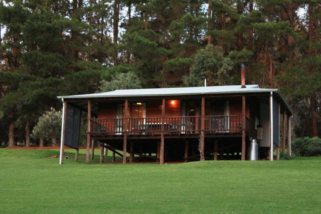 Hawke Brook Chalets Pemberton Eksteriør billede