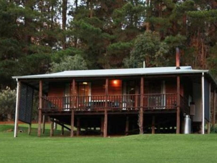 Hawke Brook Chalets Pemberton Eksteriør billede